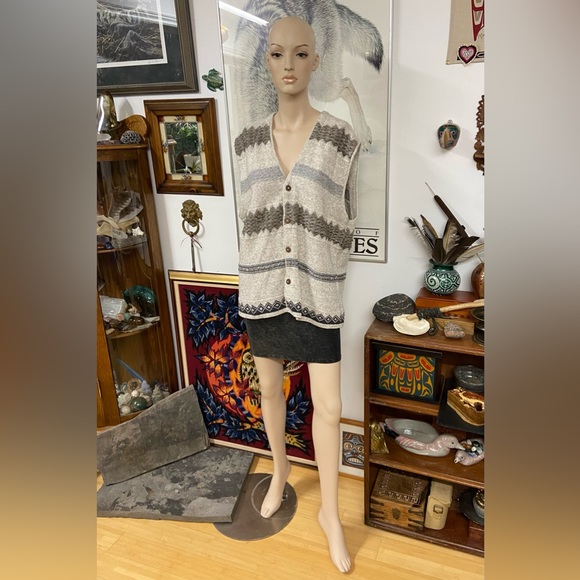 Vintage Knit Wool Grandpa Vest with Coconut Shell Buttons - Picture 6 of 11